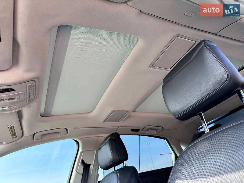 Седан Audi A8 2015 в Львові