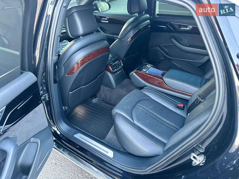 Седан Audi A8 2012 в Киеве