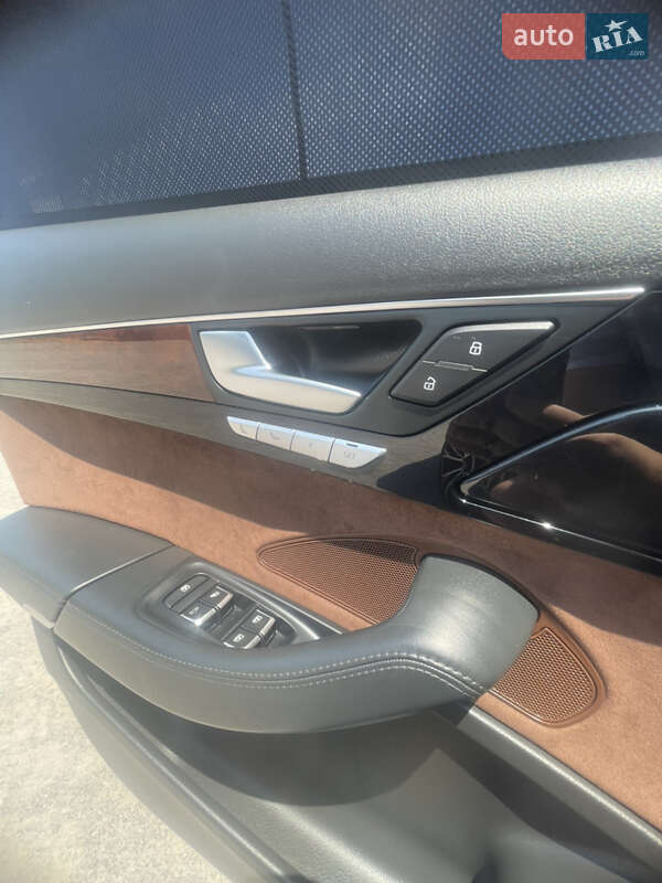 Седан Audi A8 2013 в Бердичеве
