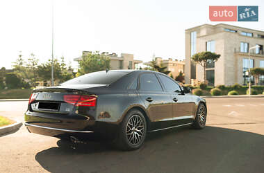 Седан Audi A8 2010 в 