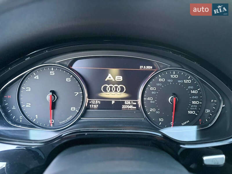 Седан Audi A8 2012 в Киеве