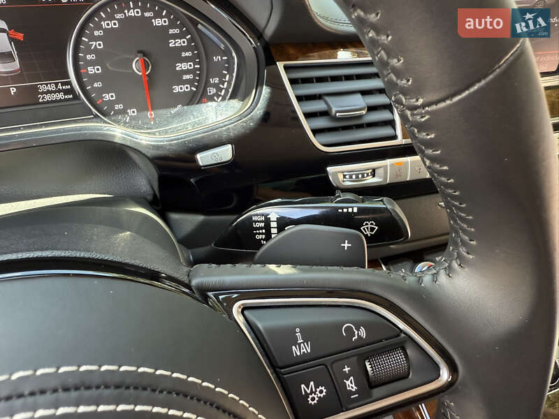Седан Audi A8 2014 в Звягеле