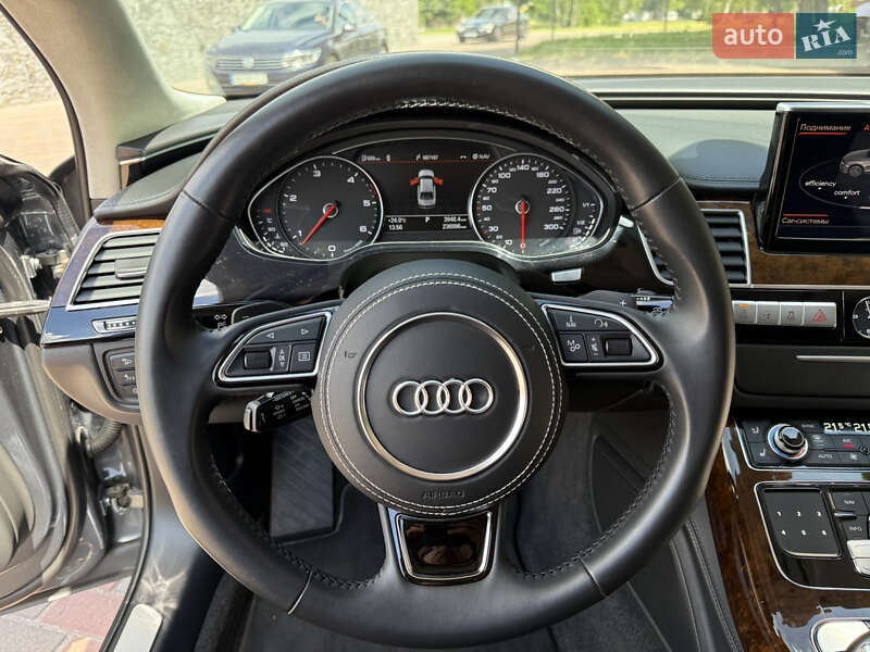 Седан Audi A8 2014 в Звягеле