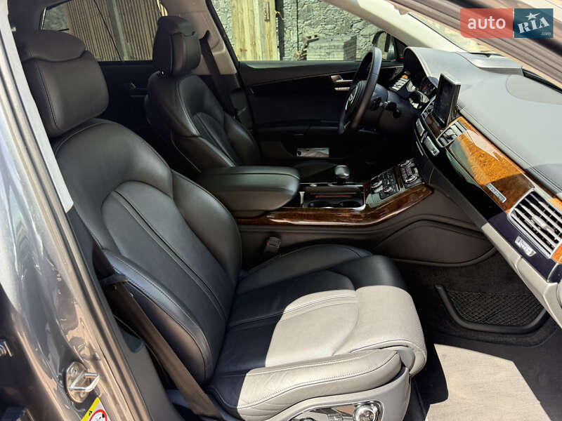 Седан Audi A8 2014 в Звягеле