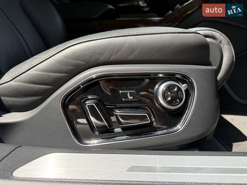 Седан Audi A8 2014 в Звягеле