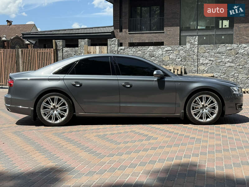 Седан Audi A8 2014 в Звягеле