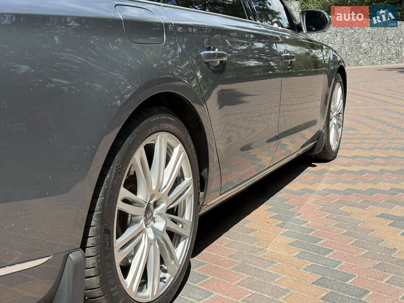 Седан Audi A8 2014 в Звягеле
