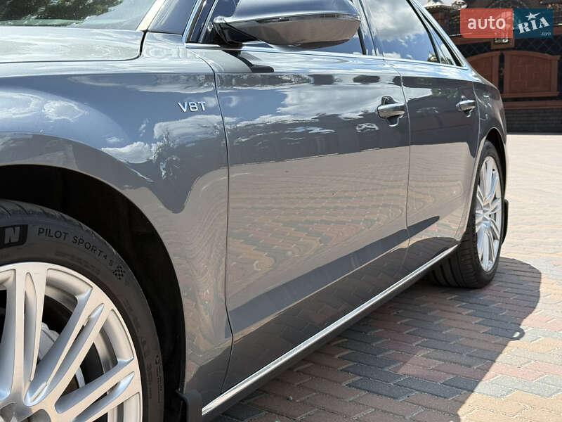 Седан Audi A8 2014 в Звягеле