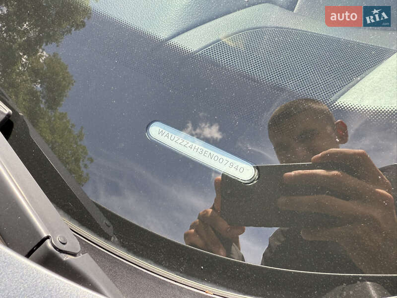 Седан Audi A8 2014 в Звягеле