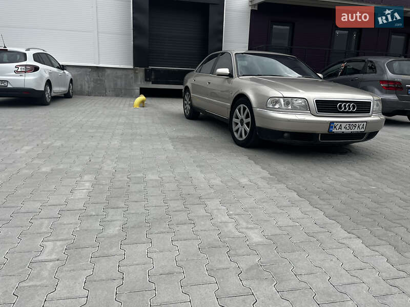 Седан Audi A8 2000 в 