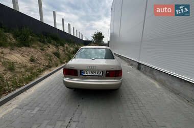 Седан Audi A8 2000 в 