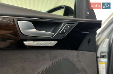 Седан Audi A8 2016 в 