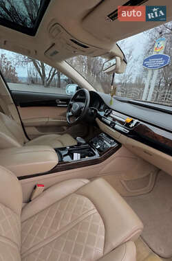 Седан Audi A8 2015 в 