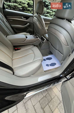 Седан Audi A8 2015 в 