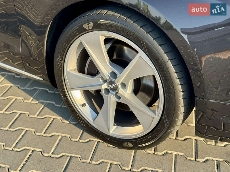 Седан Audi A8 2011 в Миколаєві
