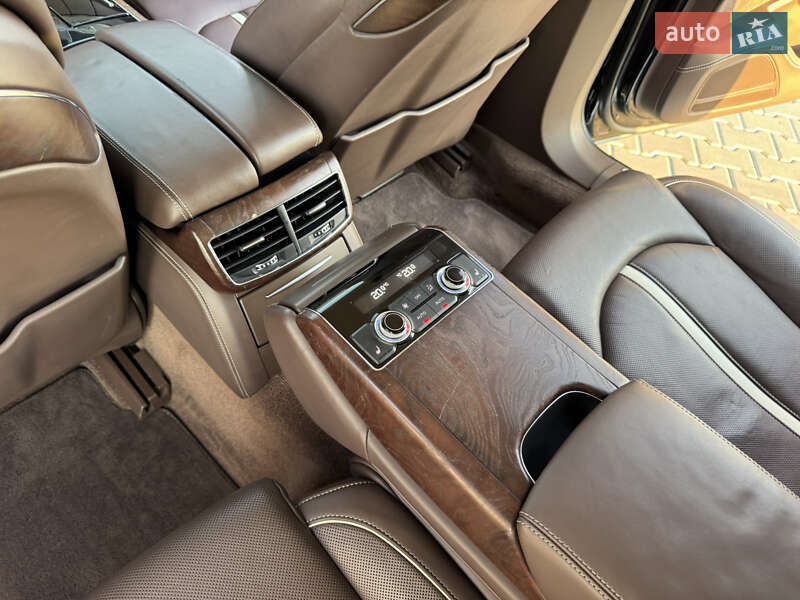 Седан Audi A8 2011 в Миколаєві