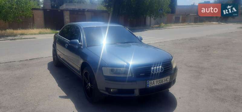 Седан Audi A8 2004 в 
