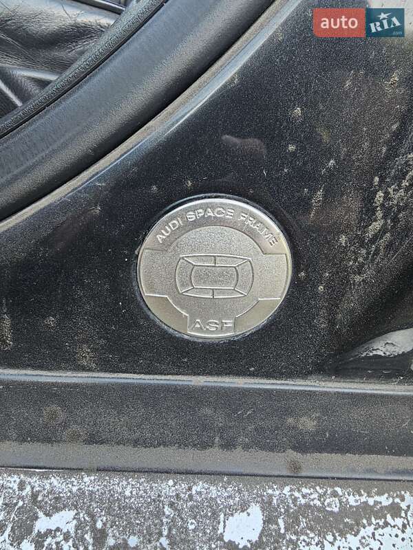 Седан Audi A8 2001 в Павлограде