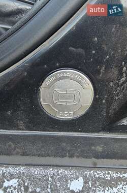 Седан Audi A8 2001 в 