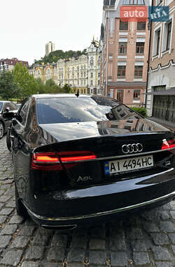 Седан Audi A8 2017 в 