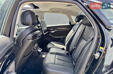 Седан Audi A8 2018 в 