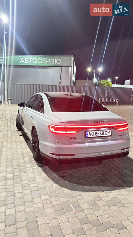 Седан Audi A8 2018 в Мукачевому