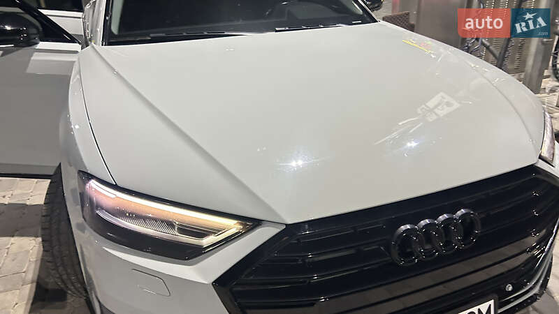 Седан Audi A8 2018 в Мукачевому
