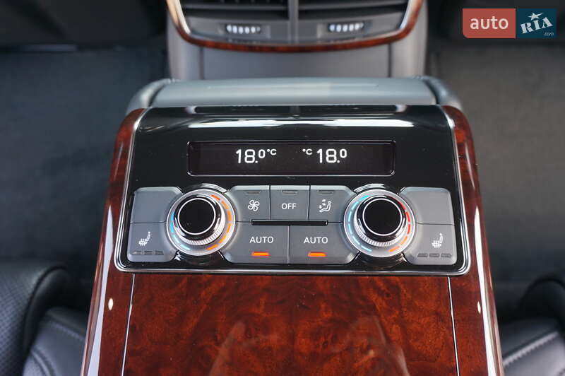 Седан Audi A8 2013 в Одесі