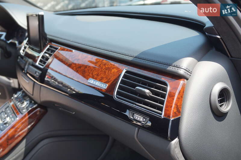 Седан Audi A8 2013 в Одесі