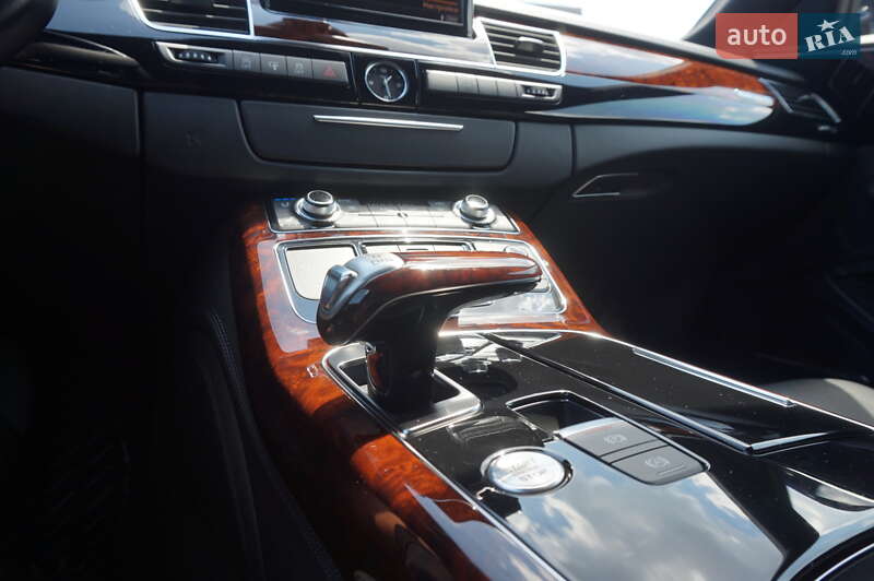 Седан Audi A8 2013 в Одесі