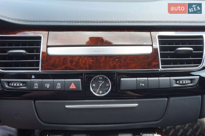 Седан Audi A8 2013 в Одесі