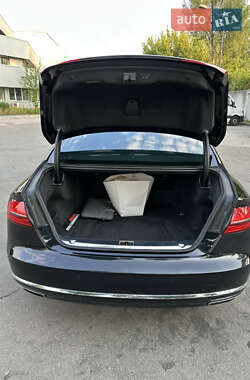 Седан Audi A8 2015 в 