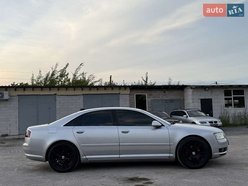 Седан Audi A8 2004 в Рівному