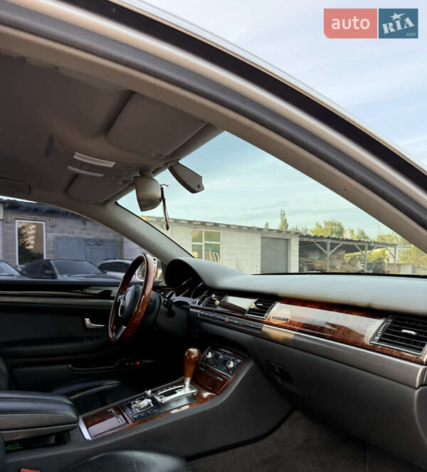 Седан Audi A8 2004 в Рівному