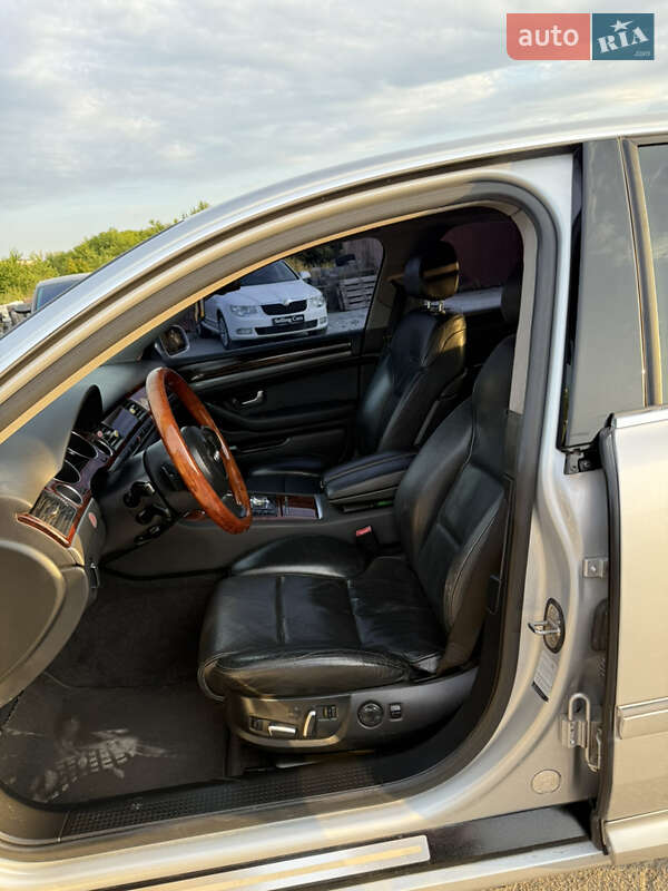 Седан Audi A8 2004 в Рівному