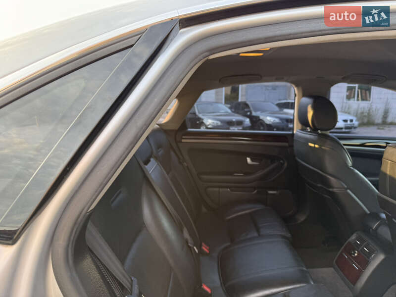 Седан Audi A8 2004 в Рівному