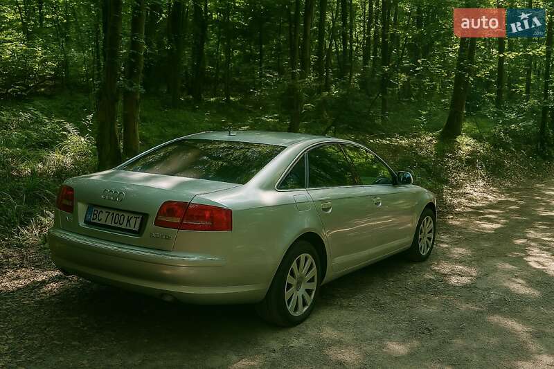 Седан Audi A8 2007 в Самборі