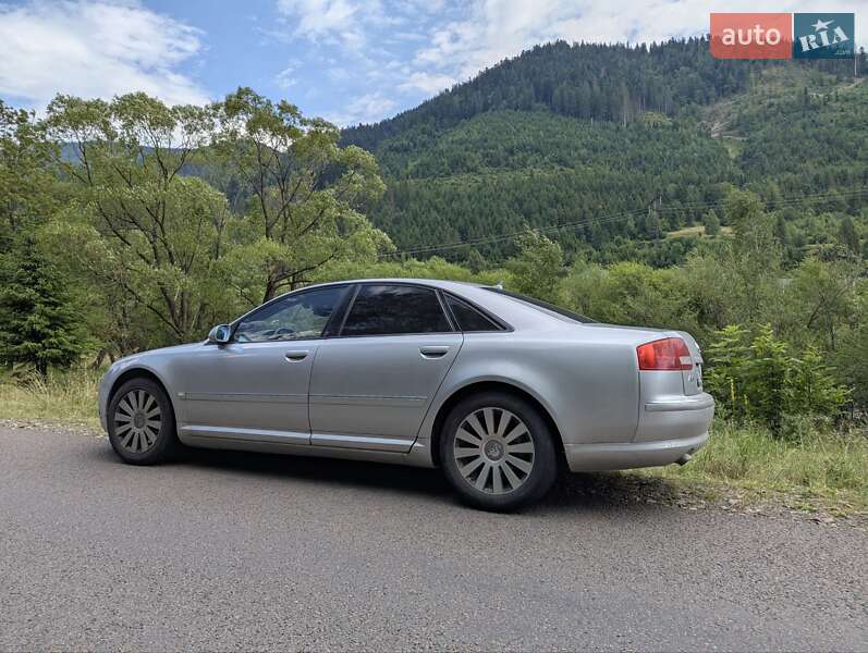 Седан Audi A8 2007 в Самборі