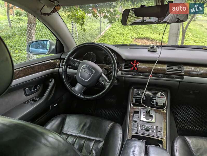 Седан Audi A8 2007 в Самборі