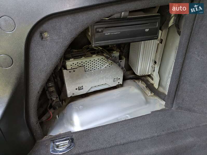 Седан Audi A8 2007 в Самборі