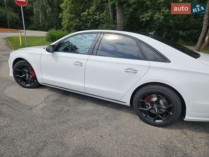Седан Audi A8 2012 в Харкові