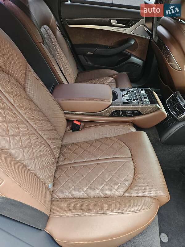 Седан Audi A8 2012 в Харкові
