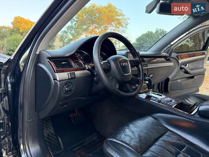 Седан Audi A8 2006 в Одесі