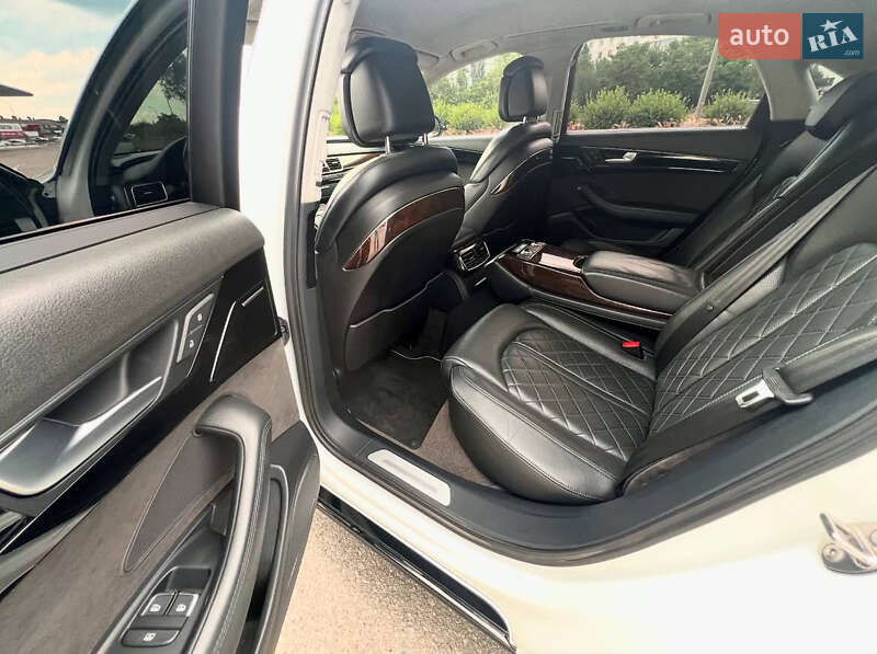 Седан Audi A8 2011 в Запорожье