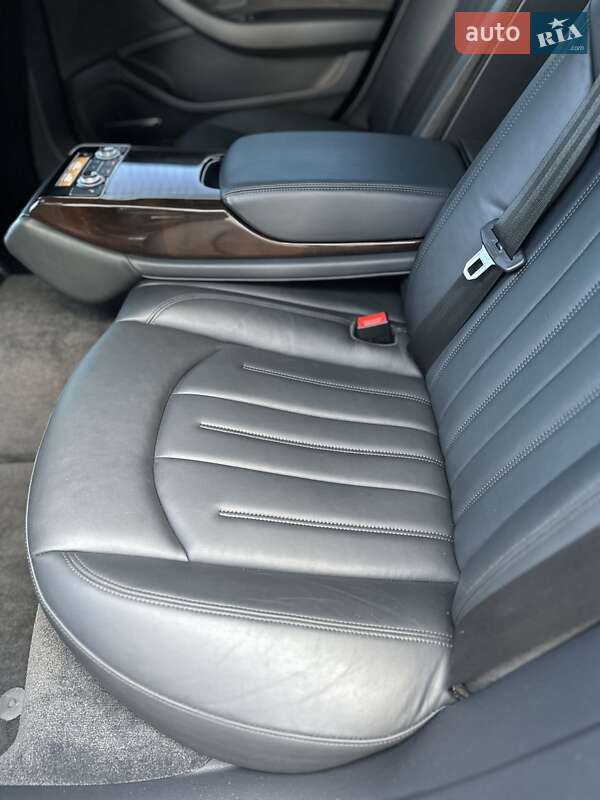 Седан Audi A8 2017 в Одессе