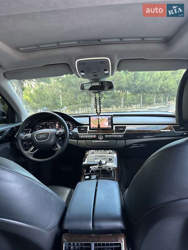 Седан Audi A8 2017 в Одессе