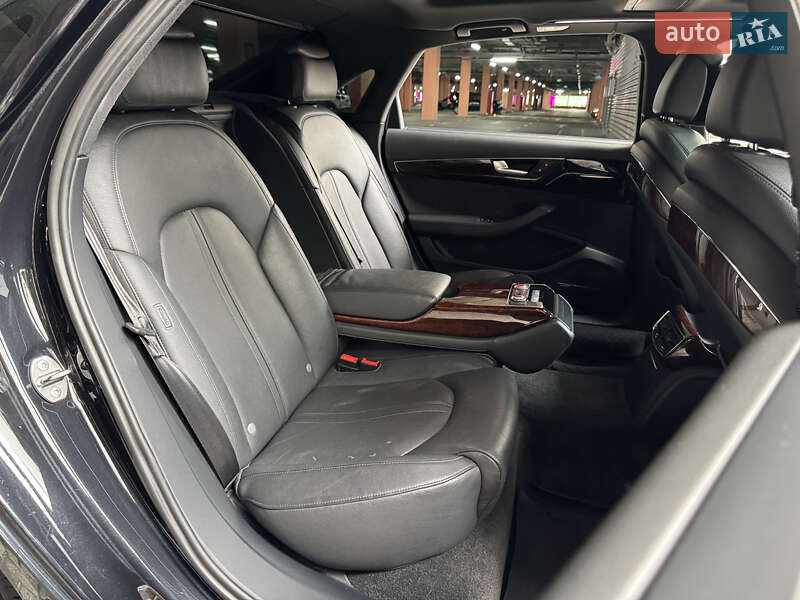 Седан Audi A8 2012 в Києві