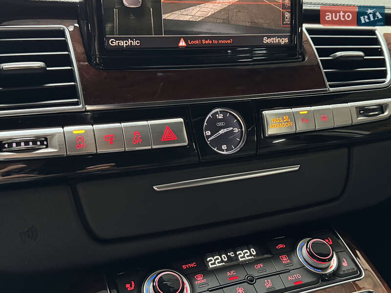 Седан Audi A8 2012 в Києві