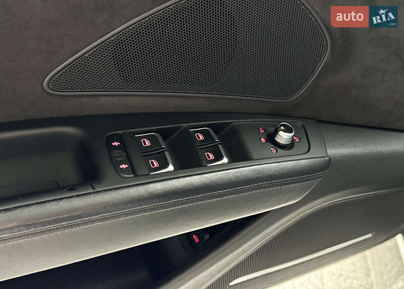 Седан Audi A8 2012 в Києві