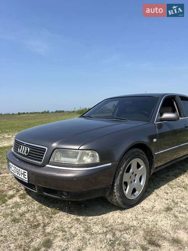 Седан Audi A8 2000 в Сарнах